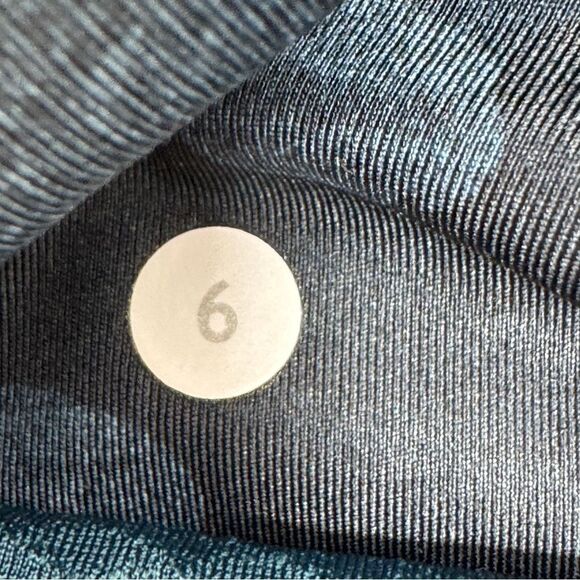 Lululemon Clip In Crop Capri Leggings Teal Blue Camo Size 6 Athletic Yoga - Picture 8 of 12
